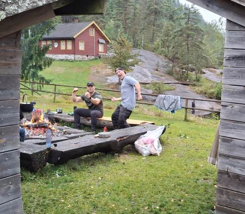 Hallgeir og Marius holder humøret oppe!
